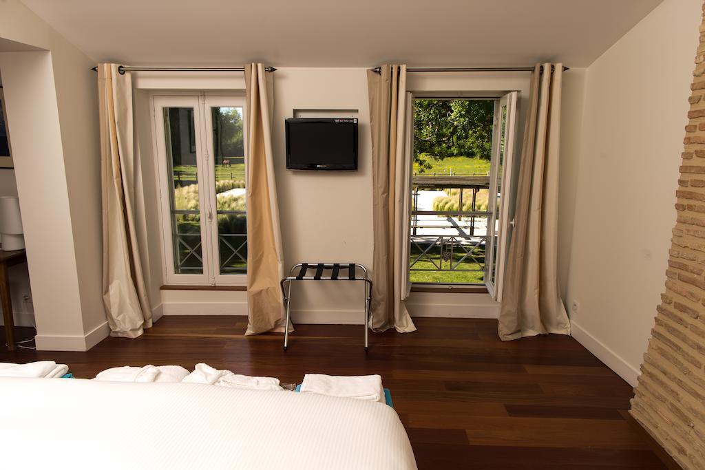 Les Cinq Sens Du Chateau Mayne Lalande Hotel Castelnau-de-Médoc Kamer foto